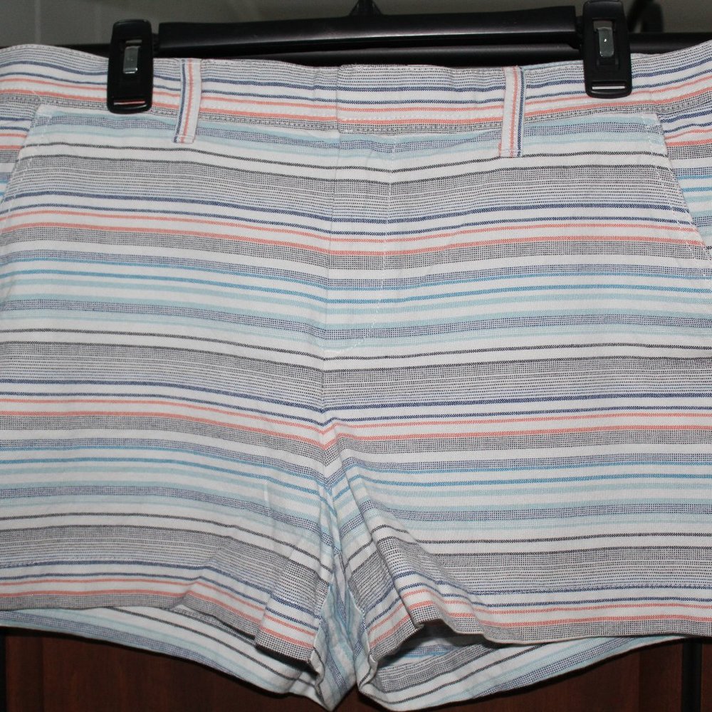 horizontal striped Gap shorts
